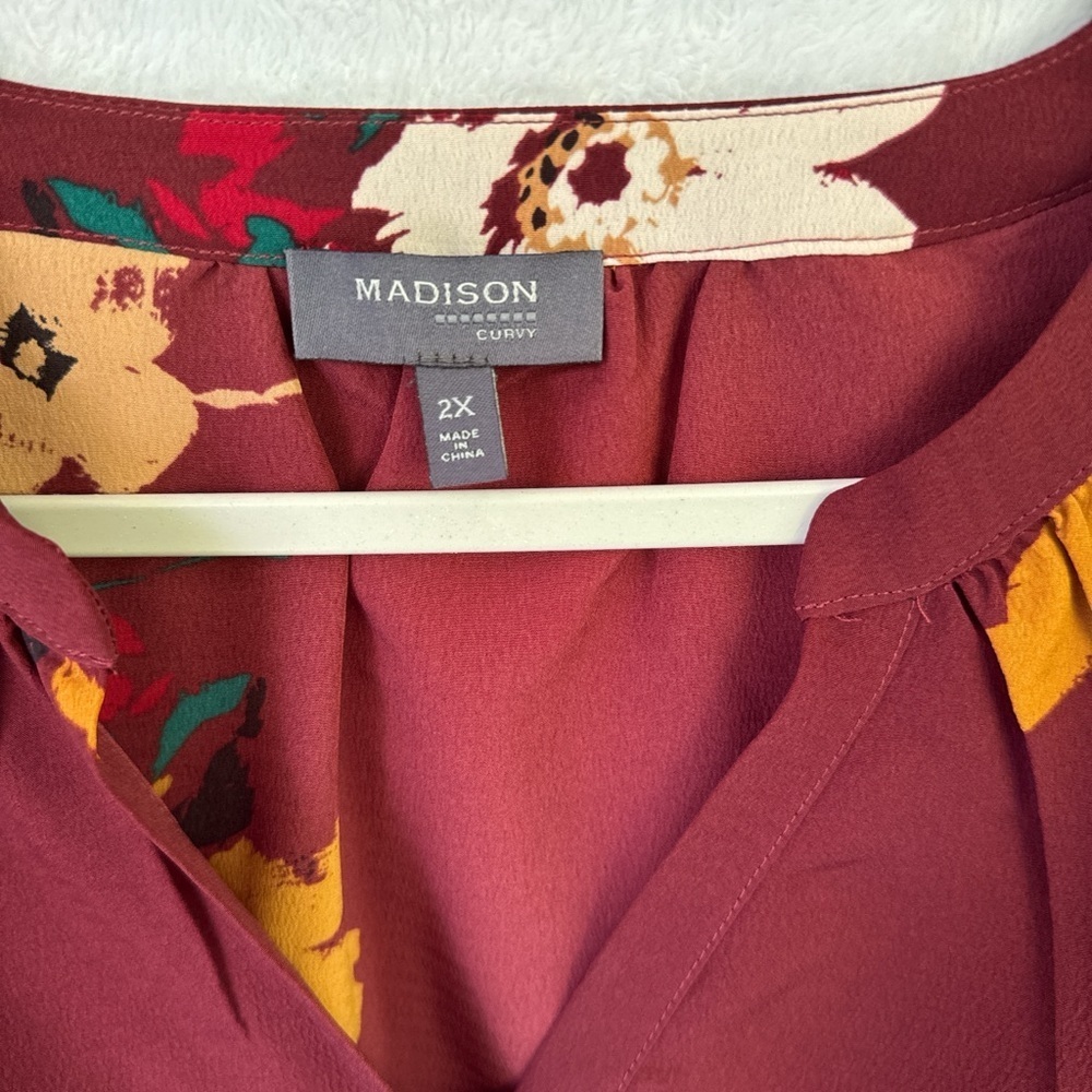 Plus size Madison Maroon Floral V-Neck Blouse CURVI 2X - Picture 2 of 11
